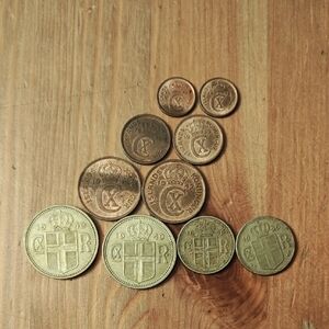 Vintage Icelandic Coin Lot - Mixed Copper and Silver-Toned